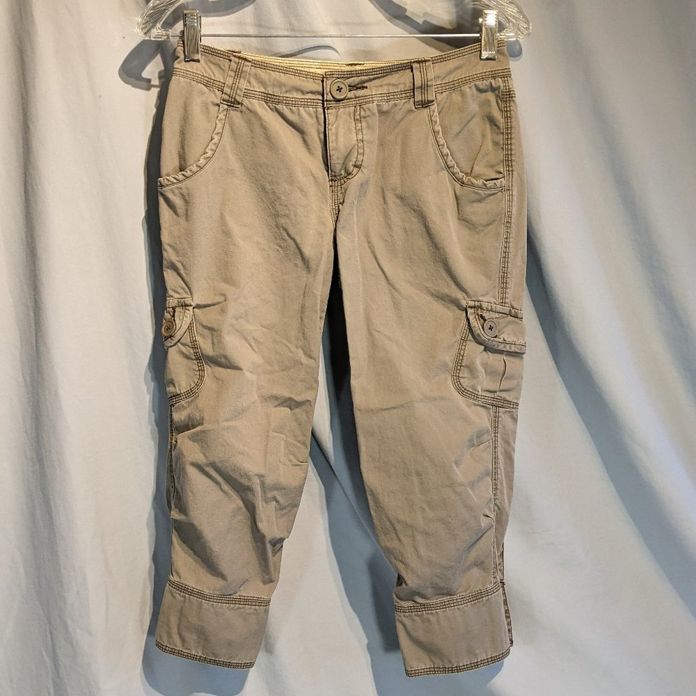 Mossimo Khaki Cargo Capris, Size 1! EUC!